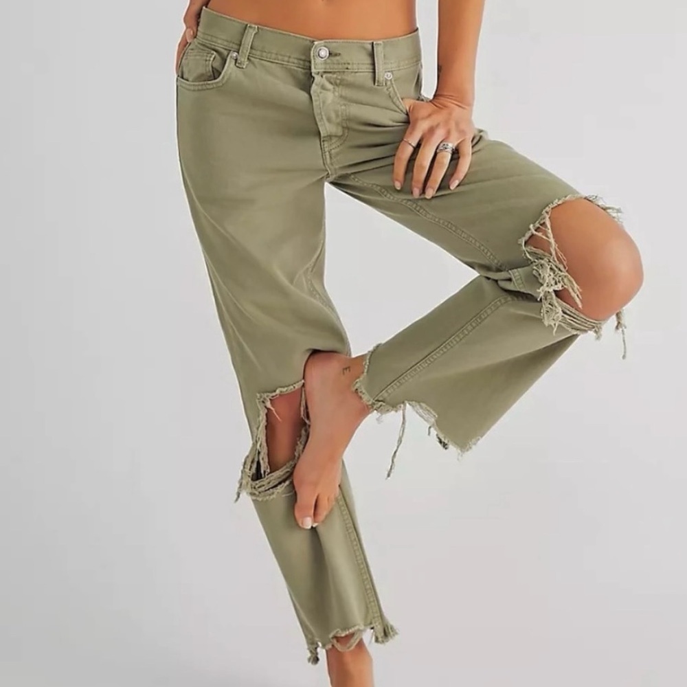 EUC Free People Maggie Distressed Jeans Moss Green Size 25
